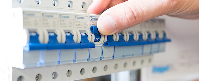 Schalt­schrank­bau bei Elektro Adigüzel in Fernwald-Annerod