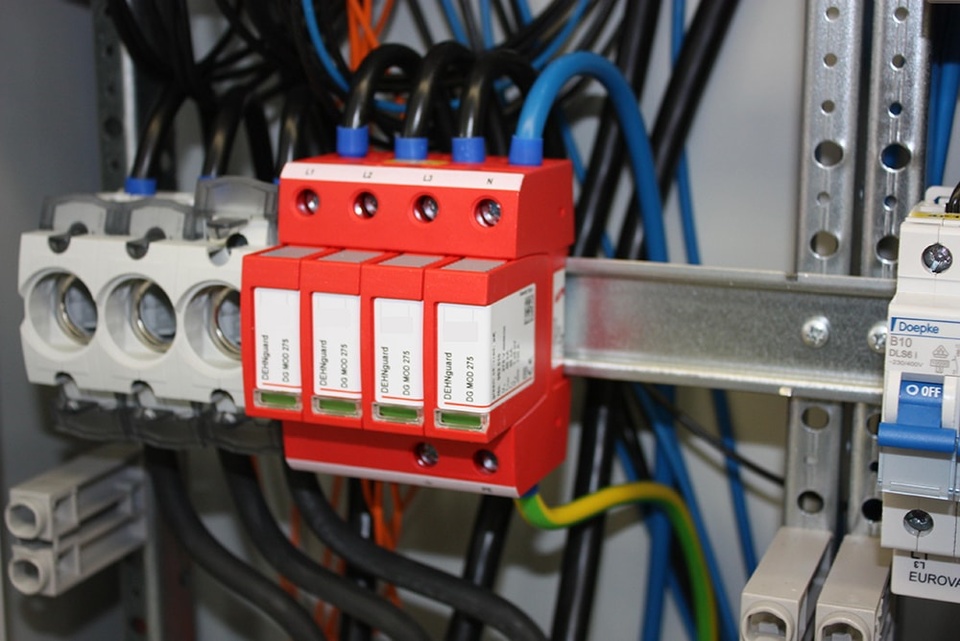 U berspannungsschutz bei Elektro Adigüzel in Fernwald-Annerod